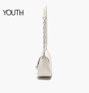 This is a side photo of a white girl shoulder bag style#yt0070