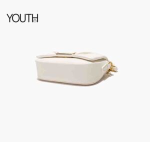 This is a bottom view photo for a beige chain crossbody bag style#yt0073