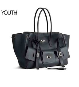 This is a microside photo for a black large tote bag for women style #yt0095