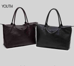This is a postive view for a black and burgundy women tote bag style#yt0097