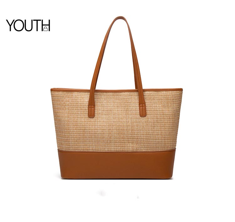 This is a main photo for a large straw bag style#yt0111