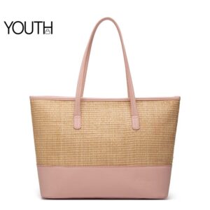 This is a positive photo for a pink large straw bag style#yt0111