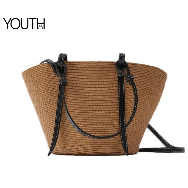 This is a main photo for a girl large straw bag style#yt0112