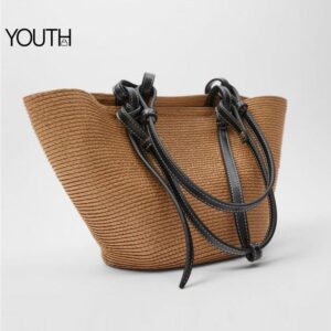 This is a microside photo for a girl large straw bag style#yt0112