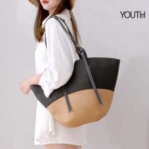 This is a model side photo with a black girl large straw bag style#yt0112