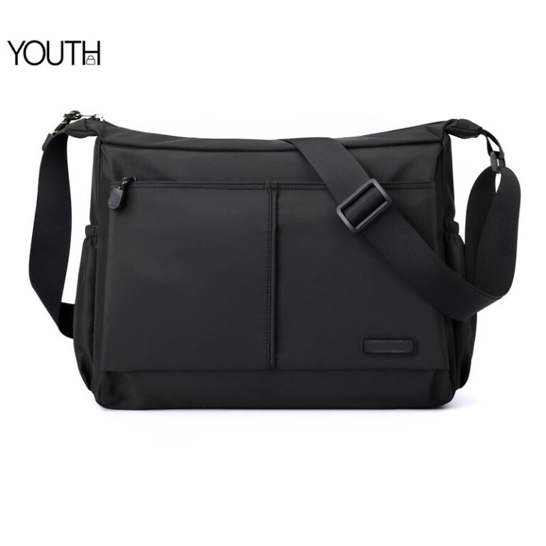 This is a main photo for a black women's crossbody bag style#yt0119