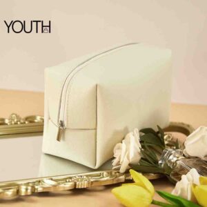 This is a microside photo for a small make up bags style# yt0185