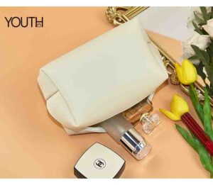 This is a top photo for a small make up bags style# yt0185