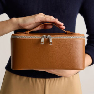 This is a model view photo for a Make up vanity case style#yt0197