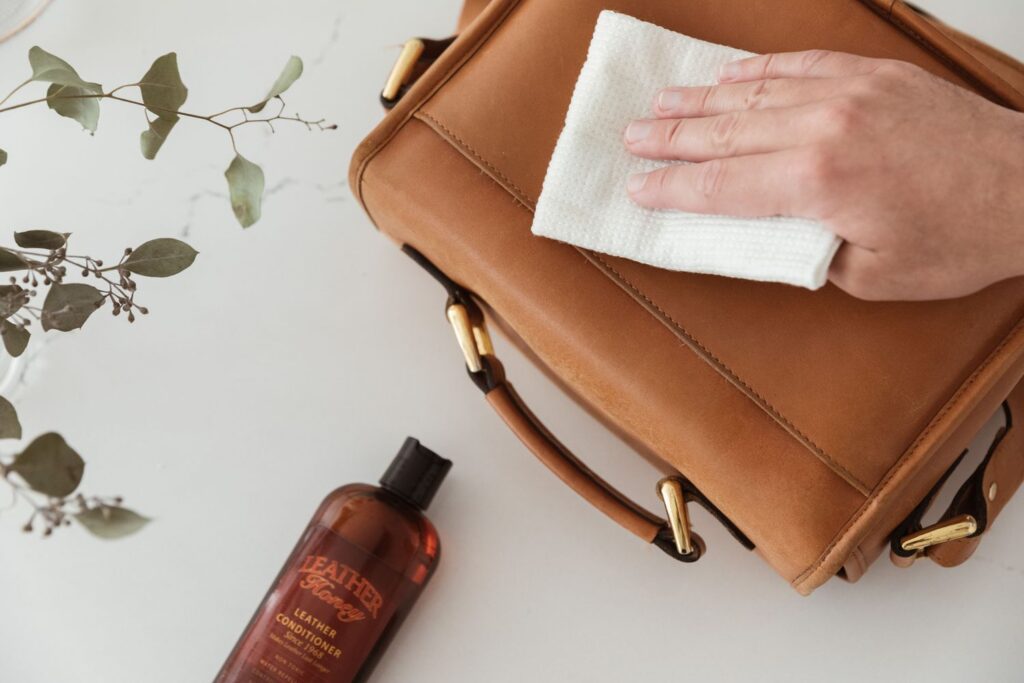 leather bag with conditioner
