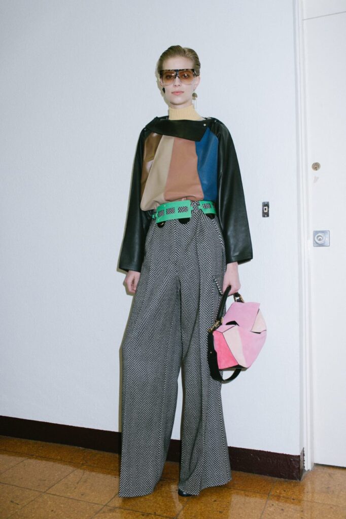 A female model with pink loeve puzzle in hand showing to people